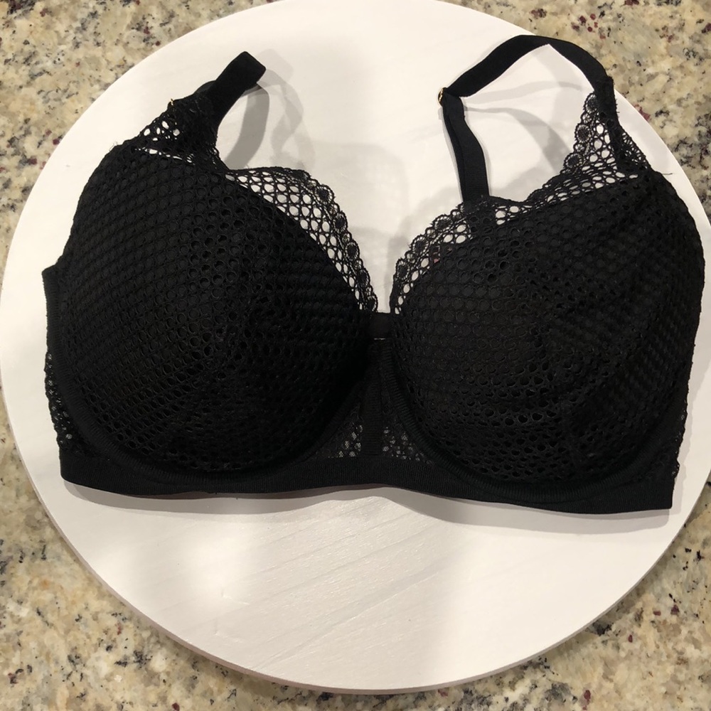 Victoria's Secret. Plunge bra. 34DDD. Black.